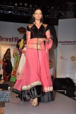 at Grand Fashion hub website launch in Juhu, Mumbai on 15th April 2013 (33).JPG